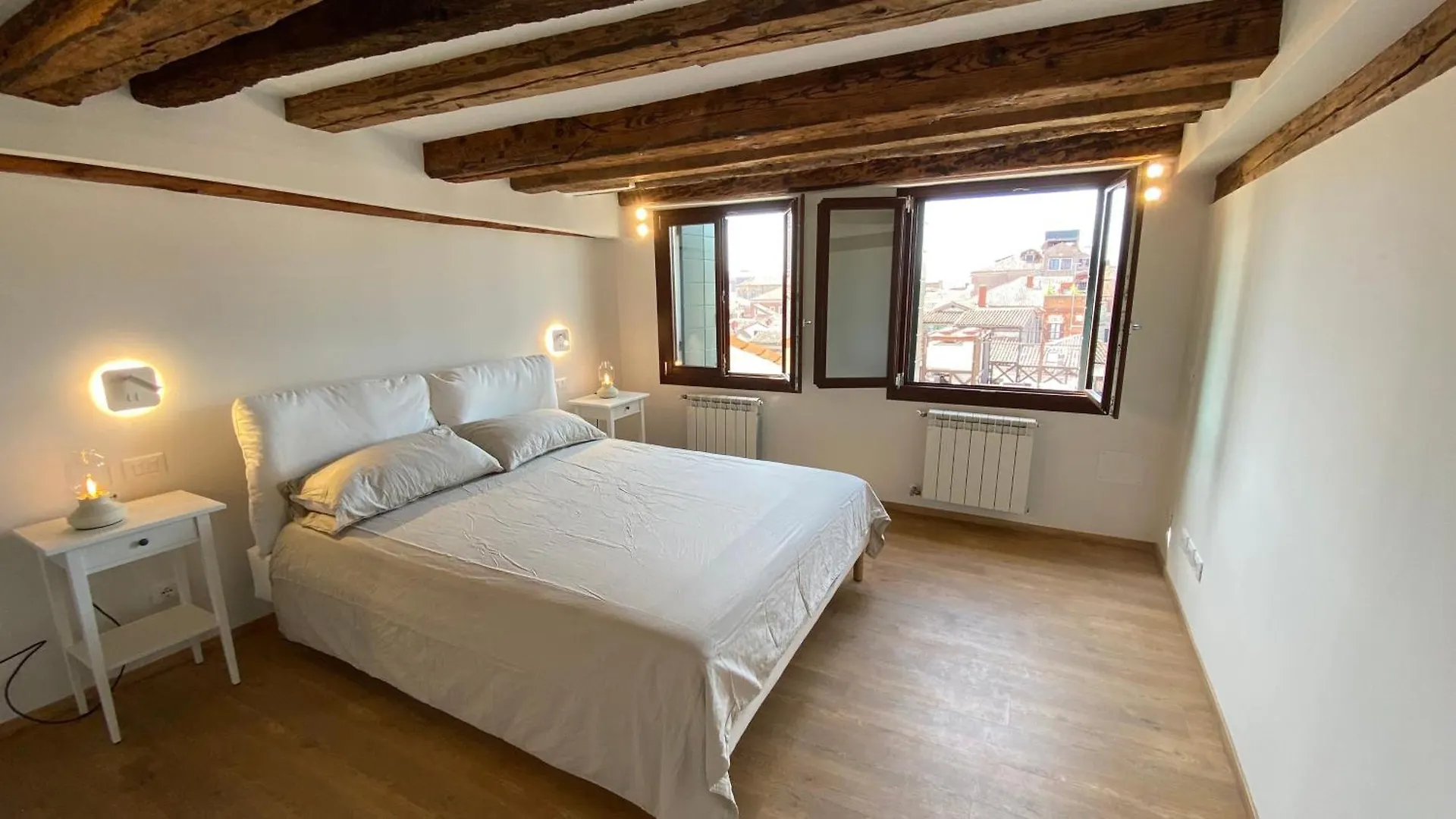 Rooftop 3999 Venecia 0*,