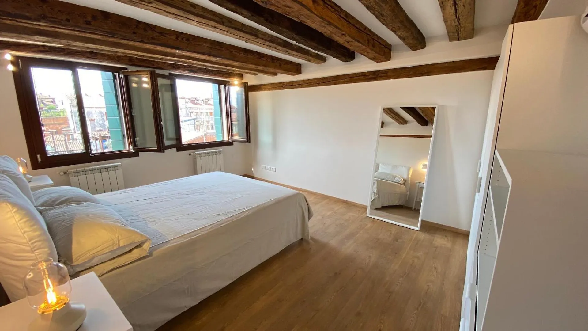 Rooftop 3999 Venecia