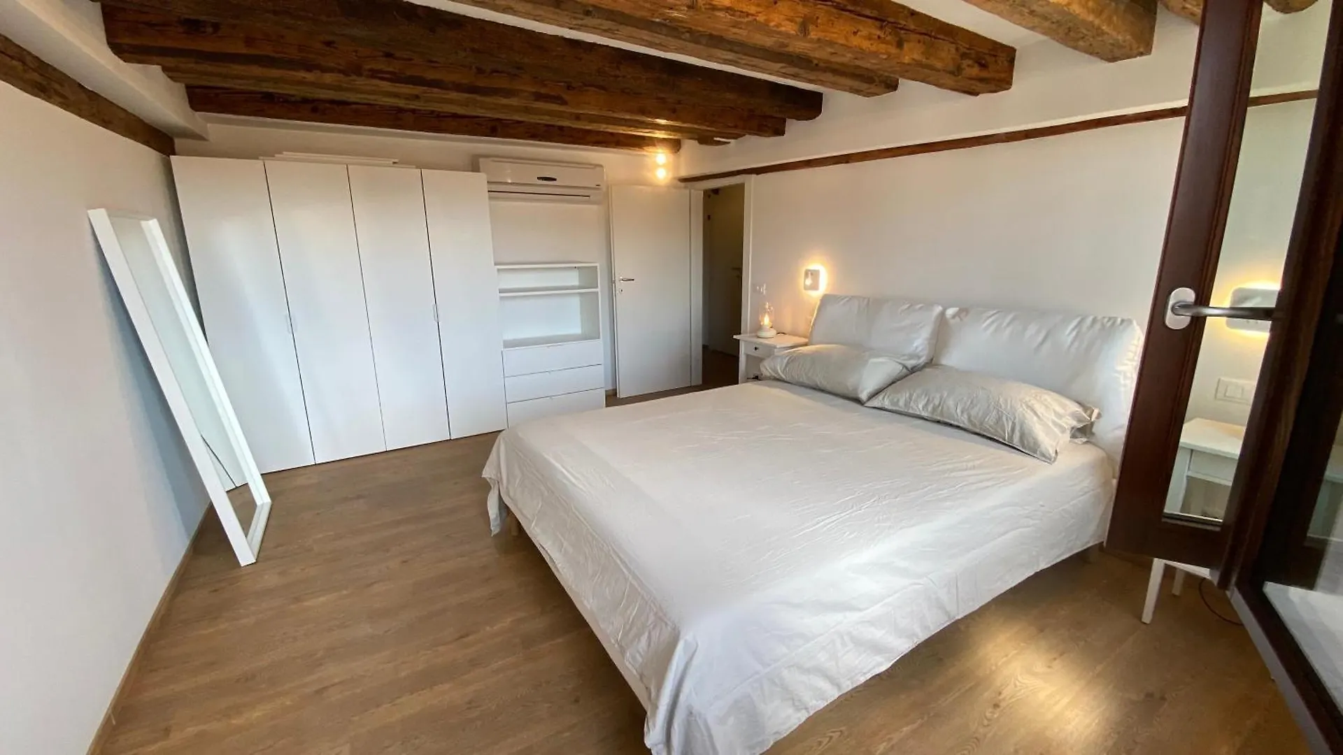Rooftop 3999 Venice Apartment